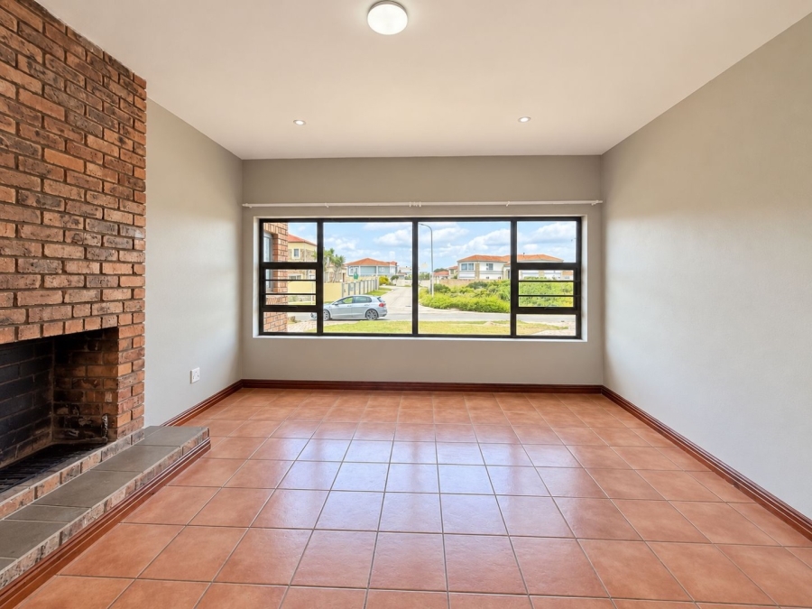 4 Bedroom Property for Sale in Bluewater Bay Eastern Cape